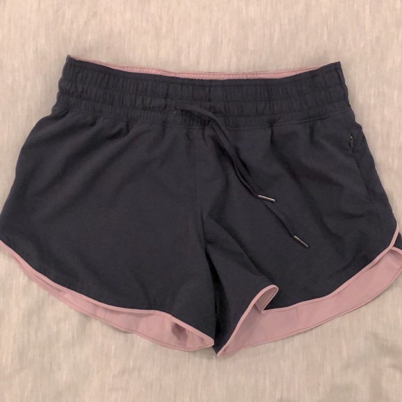 Lululemon choose a side short - Picture 2 of 2